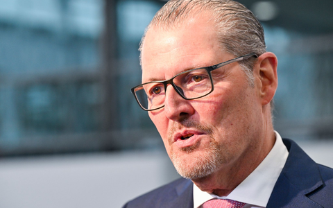 Arbeitgeberpräsident Rainer Dulger sieht vor allem bei Gewerkschaften und SPD die Notwendigkeit, sich zu bewegen. (Archivbild) - Foto: Peter Kneffel/dpa