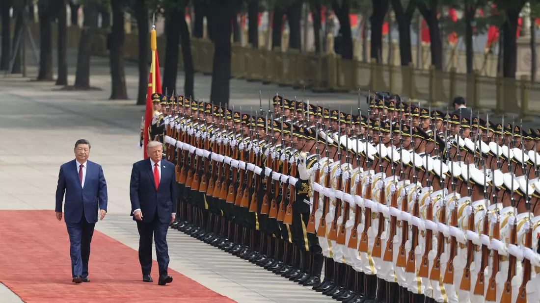 US-Präsident Donald Trump wurde mit militärischen Ehren empfangen. - Bild: Maxim Shemetov/Pool Reuters/AP/dpa