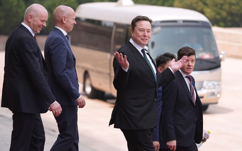 Tech-Milliardär Elon Musk ist mitgereist.  - Foto: Mark Schiefelbein/AP/dpa