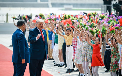 Trump fand die Kinder toll.  - Foto: Kenny Holston/Pool The New York Times/AP/dpa