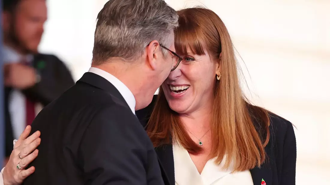 Einst demonstrierten der britische Premier Keir Starmer (links) und Angela Rayner (rechts) demonstrativ Geschlossenheit.  - Bild: Chris Jackson/Getty Pool/AP/dpa