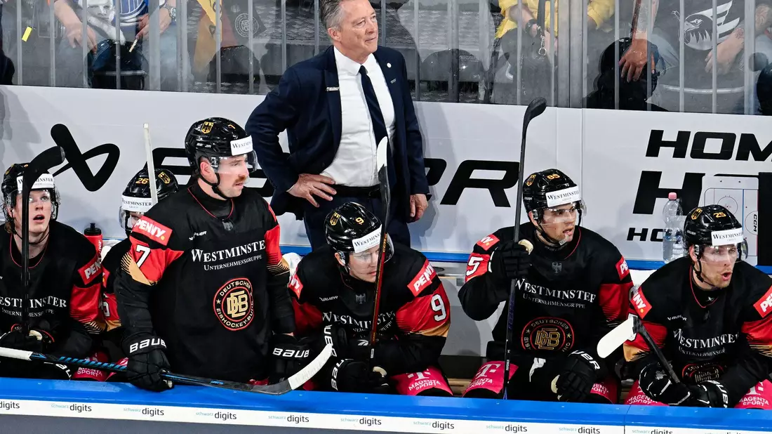 Nach zwei Enttäuschungen bei der WM 2025 und Olympia 2026 steht auch Bundestrainer Harold Kreis mehr unter Beobachtung. (Archivbild) - Bild: Uwe Anspach/dpa