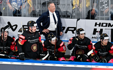 Nach zwei Enttäuschungen bei der WM 2025 und Olympia 2026 steht auch Bundestrainer Harold Kreis mehr unter Beobachtung. (Archivbild) - Foto: Uwe Anspach/dpa