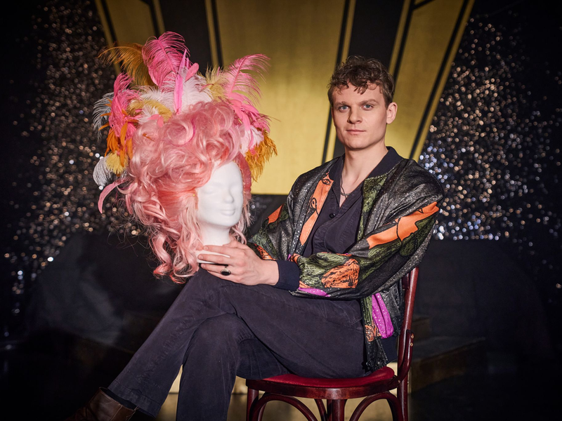Johannes Hegemann spielt im ZDF-Film «Olivia» den Künstler Oliver Köbel, der als Dragqueen Oliver Knöbel bekannt ist. (Handoutbild) - Foto: Thomas Leidig/ZDF/Florida Film/dpa