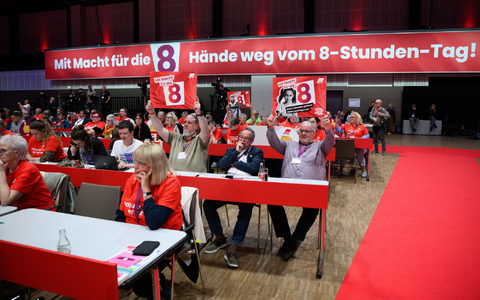 Die Gewerkschaften wollen den Acht-Stunden-Tag verteidigen. (Archivbild) - Foto: Bernd von Jutrczenka/dpa