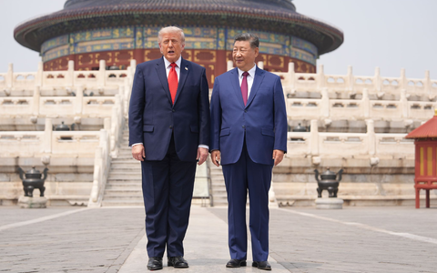 Nach den ersten Gesprächen zeigte Xi Trump den Himmelstempel in Peking. - Foto: Mark Schiefelbein/AP/dpa