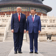 Nach den ersten Gesprächen zeigte Xi Trump den Himmelstempel in Peking. - Foto: Mark Schiefelbein/AP/dpa