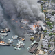 Das Feuer soll sich zunächst von ausrangierten Schiffen ausgebreitet haben. - Foto: -/kyodo/dpa