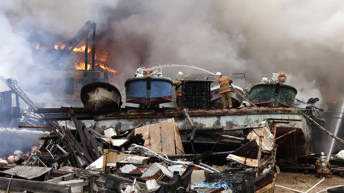 Die genaue Ursache für den Brand war zunächst nicht bekannt. - Bild: -/kyodo/dpa