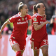 Münchner Jubel: Giulia Gwinn (l) freut sich mit 1:0-Torschützin Georgia Stanway. - Foto: Fabian Strauch/dpa