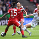 Voller Einsatz: Alexandra Popp (r). - Foto: Fabian Strauch/dpa