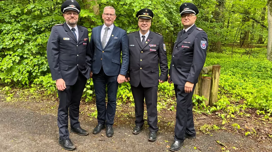 FW-OLL: Himmelfahrtsausmarsch startet 5 Uhr in der früh - neue Uniform der Feuerwehr Wildeshausen im Einsatz - Bild: presseportal.de