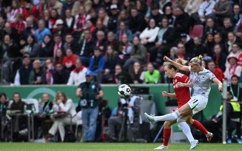 Große Kulisse: Das Kölner Stadion war so voll wie noch nie in einem Pokalfinale. - Foto: Fabian Strauch/dpa
