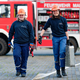 Bei der Jugendfeuerwehr in Mannheim üben Jugendliche Feuer löschen, Menschen retten und Teamarbeit.  - Foto: Uwe Anspach/dpa