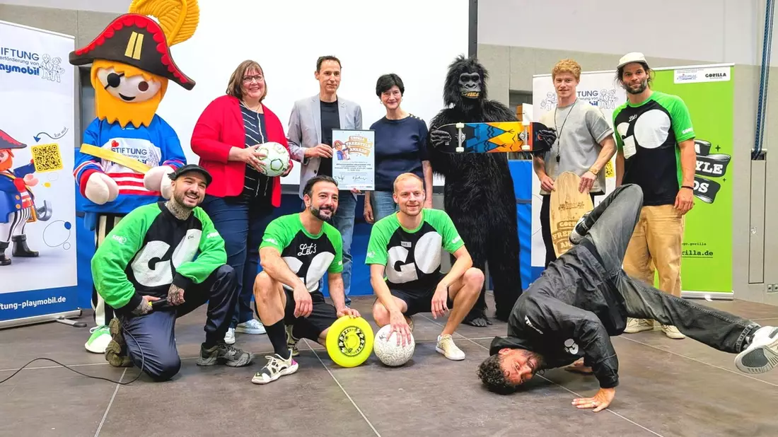 Gorilla Freestyle Awards 2026: Fünf Schulen ausgezeichnet / Stiftung Kinderförderung von Playmobil stiftet mobile Freestyle-Playgrounds im Gesamtwert von 210.000 Euro - Bild: presseportal.de