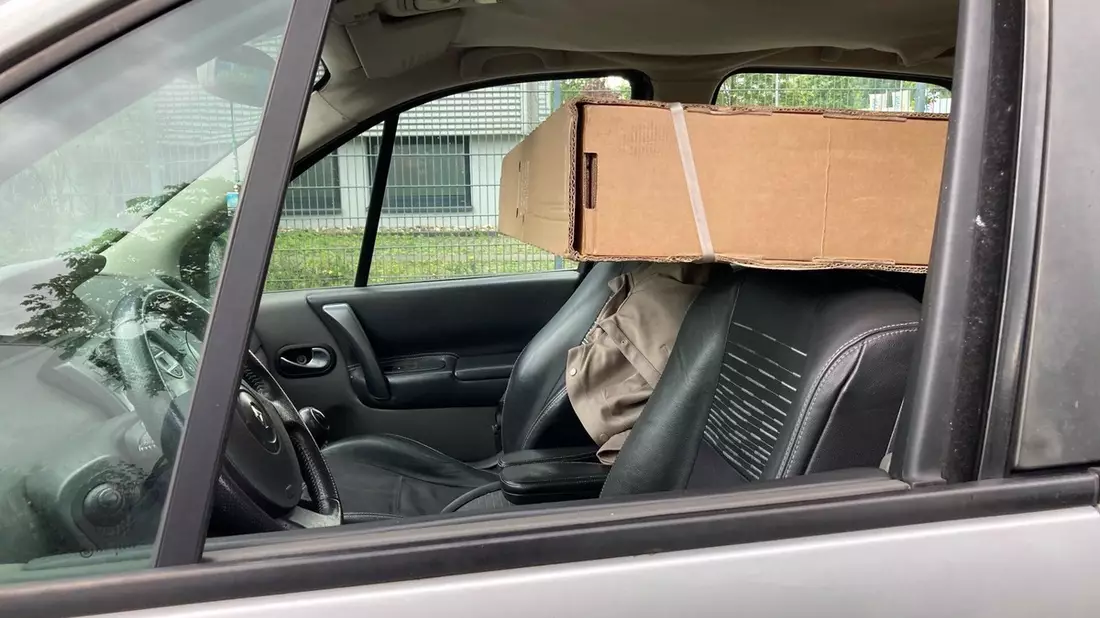 POL-HA: Riesiger Fernseher in viel zu kleinem Auto transportiert - Bild: presseportal.de