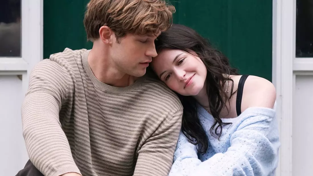First Look von INTO THE DEEP BLUE / Coming-of-Age-Drama mit Damian Hardung - Bild: presseportal.de