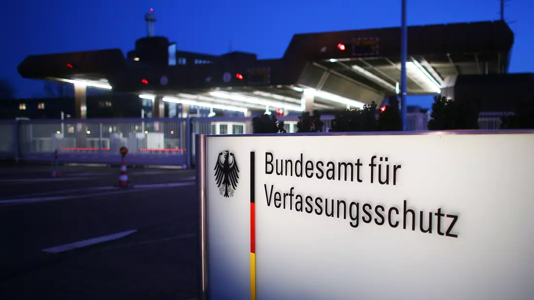 Die Abschaffung des Phänomenbereichs Scientology ist nicht die erste Umorganisation im Bundesamt für Verfassungsschutz in diesem Jahr. (Symbolbild) - Bild: Oliver Berg/dpa