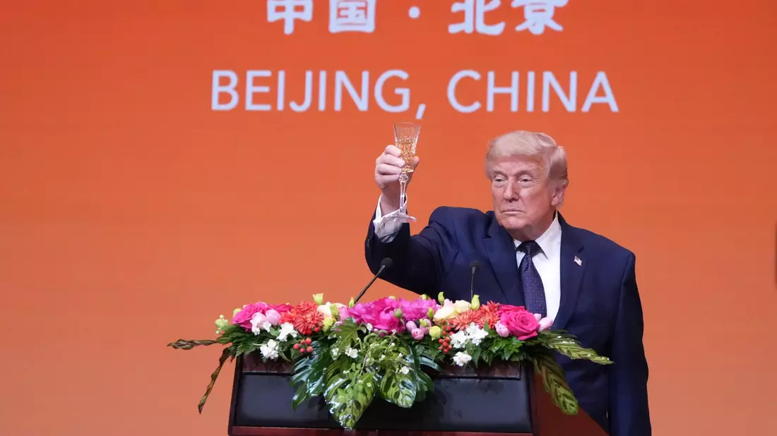 Trump sprach beim Staatsbankett.  - Bild: Mark Schiefelbein/AP/dpa