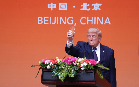Trump sprach beim Staatsbankett.  - Foto: Mark Schiefelbein/AP/dpa