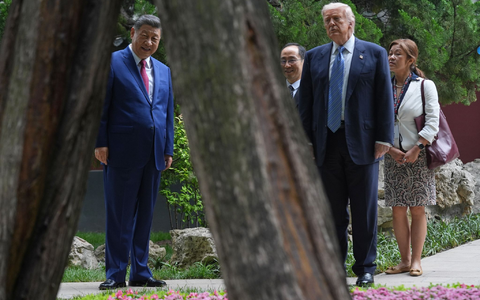 Xi zeigte Trump den Garten im Regierungsareal Zhongnanhai.  - Foto: Mark Schiefelbein/AP Pool/AP/dpa