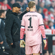 Die Verkündung fehlt noch, aber Trainer Vincent Kompany (l) und Kapitän Manuel Neuer bleiben beim FC Bayern vereint. (Archivbild)  - Foto: Andreas Gora/dpa
