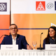 Thorsten Gröger und Daniela Cavallo sehen die Tarifeinigung von Ende 2024 weiter als verbindliche Grundlage für die Zukunft der VW-Standorte. (Archivbild) - Foto: Moritz Frankenberg/dpa
