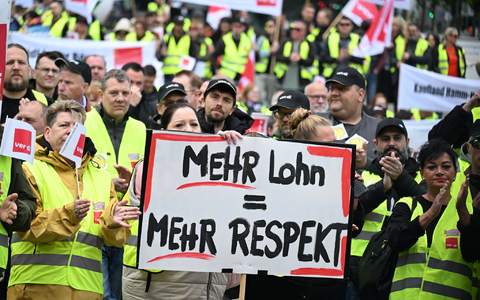An einer Kundgebung in Dortmund nahmen mehrere Hundert Menschen teil. - Foto: Federico Gambarini/dpa
