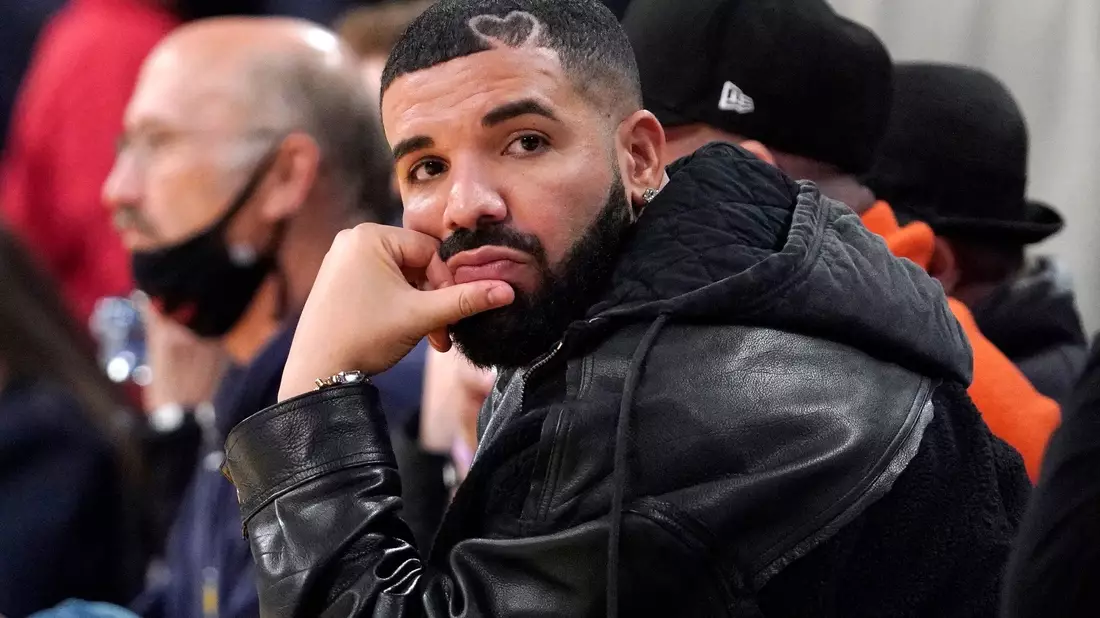 Auf den Alben verarbeitet der Musiker Drake unter anderem seinen öffentlich ausgetragenen Streit mit Rap-Star Kendrick Lamar. (Archivbild) - Bild: Mark J. Terrill/AP/dpa