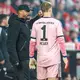 Trainer Vincent Kompany (l) und Kapitän Manuel Neuer bleiben beim FC Bayern vereint. (Archivbild)  - Bild: Andreas Gora/dpa
