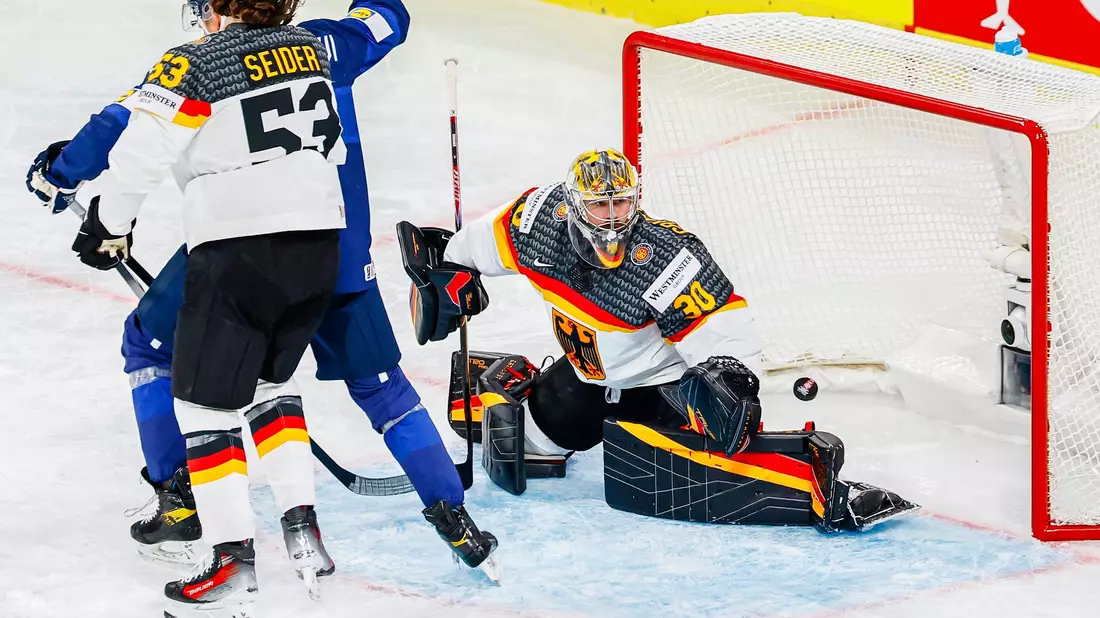 NHL-Torhüter Phlipp Grubauer war ein überragender Rückhalt für die Eishockey-Nationalmannschaft. - Bild: Michael Buholzer/KEYSTONE/dpa