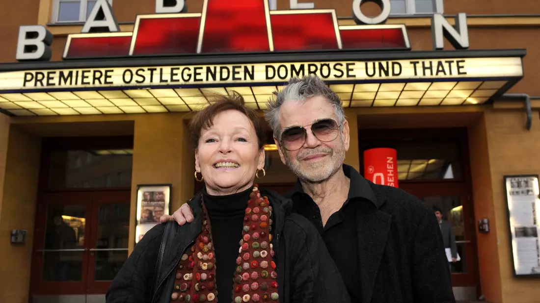 Ein bekanntes Künstlerpaar: Domröse mit ihrem Mann Hilmar Thate, hier eine Aufnahme aus dem Jahr 2011. (Archivbild) - Bild: picture alliance / dpa