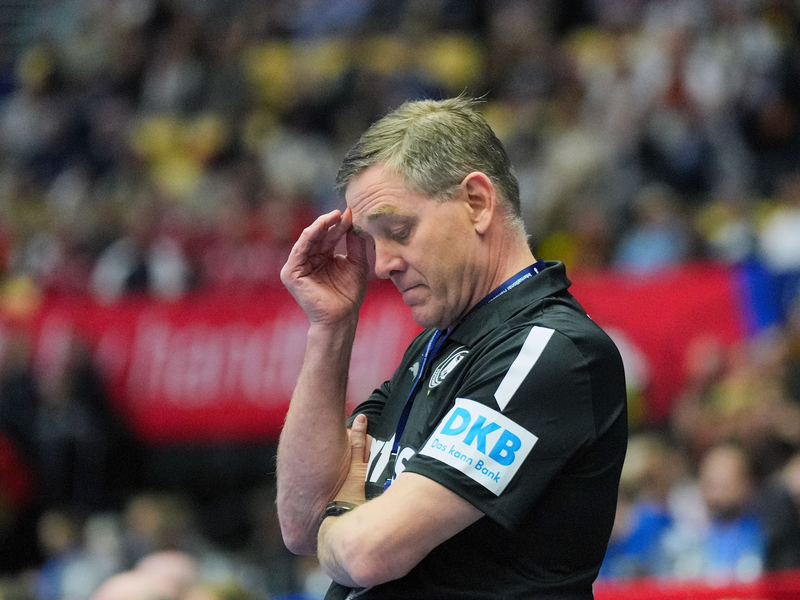 Alfred Gislason hat als Bundestrainer noch nie gegen Dänemark gewonnen. (Archivbild) - Foto: Soeren Stache/dpa