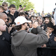 Arda Saatci wurde bei seiner Ankunft in Berlin von euphorischen Fans begrüßt. - Foto: Manuel Genolet/dpa