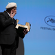 John Travolta wurde mit der Goldenen Ehren-Palme überrascht. - Foto: Scott A Garfitt/Invision/AP/dpa