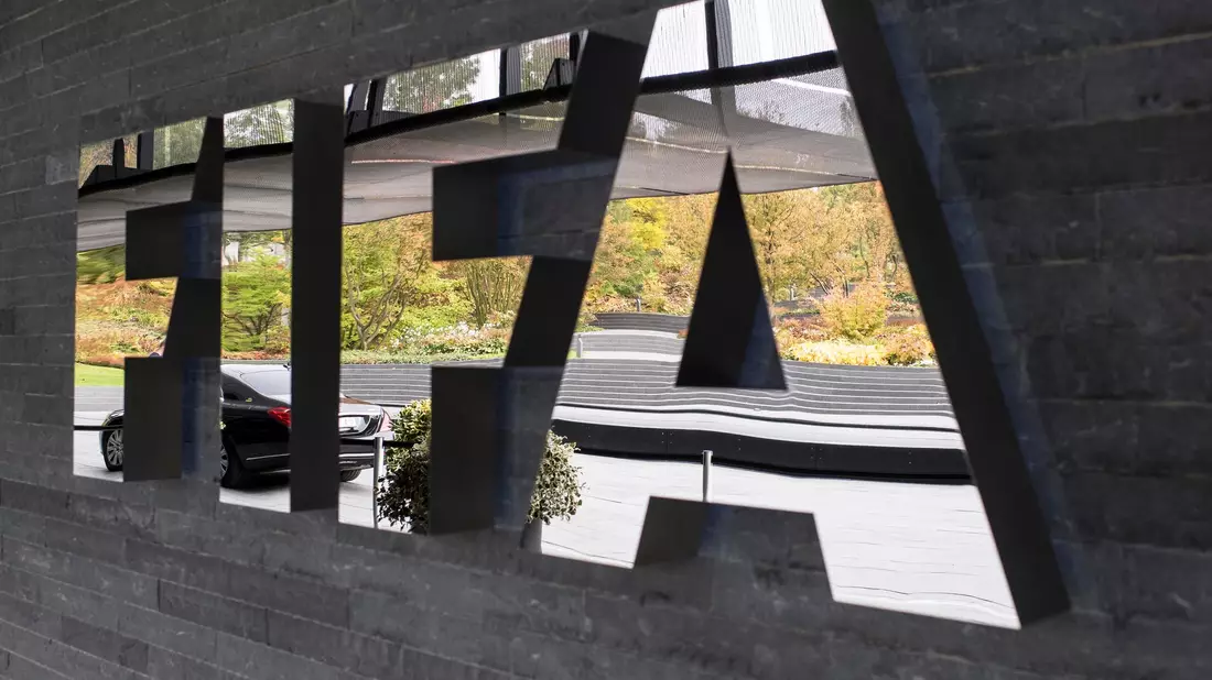 Die FIFA streicht einen als Video-Referee für die WM nominierten Niederländer von der Schiedsrichter-Liste. (Archivbild) - Bild: Ennio Leanza/epa/dpa