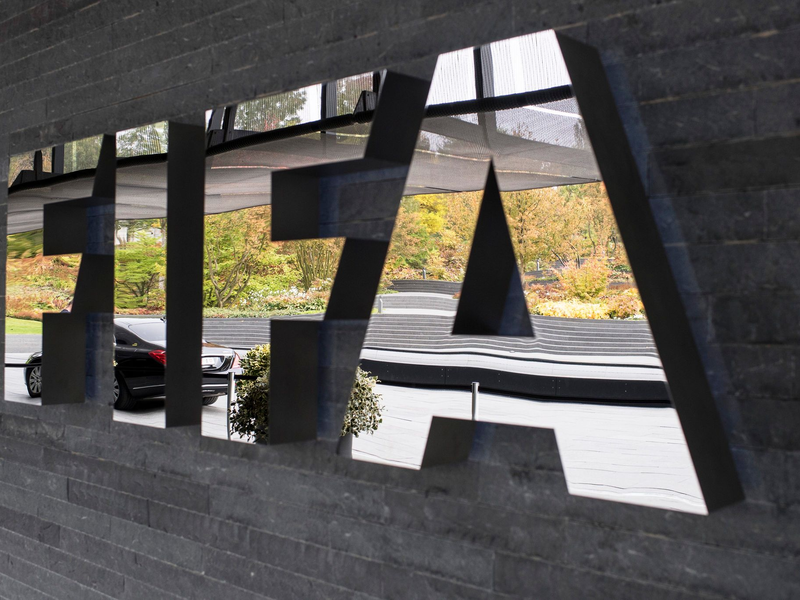 Die FIFA streicht einen als Video-Referee fĂŒr die WM nominierten NiederlĂ€nder von der Schiedsrichter-Liste. (Archivbild) - Foto: Ennio Leanza/epa/dpa