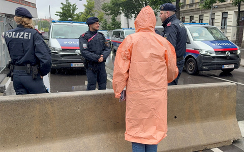 Die Polizei ist mit einem Großaufgebot im Einsatz. - Foto: Matthias Röder/dpa