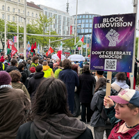 Der Protest richtet sich gegen die Teilnahme Israels am ESC. - Foto: Britta Schultejans/dpa