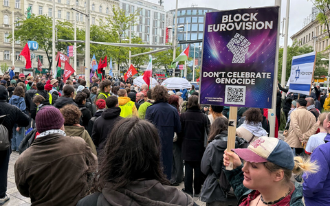 Der Protest richtet sich gegen die Teilnahme Israels am ESC. - Foto: Britta Schultejans/dpa