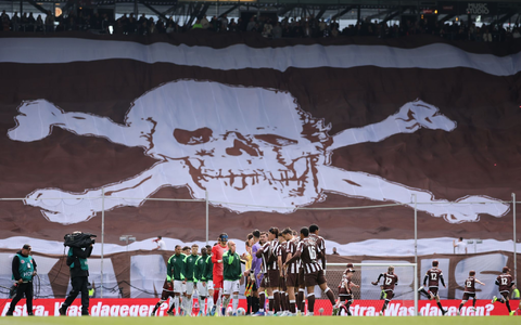 Der FC St. Pauli steigt wie der 1. FC Heidenheim in die 2. Liga ab. - Foto: Christian Charisius/dpa