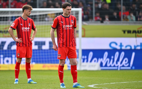 Budu Siwsiwadse und Jan Schöppner steigen mit Heidenheim ab. - Foto: Jan-Philipp Strobel/dpa