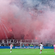 Viel Rauch auf den Rängen: Die Eintracht-Fans verzögerten den Anpfiff gegen Stuttgart. - Foto: Uwe Anspach/dpa