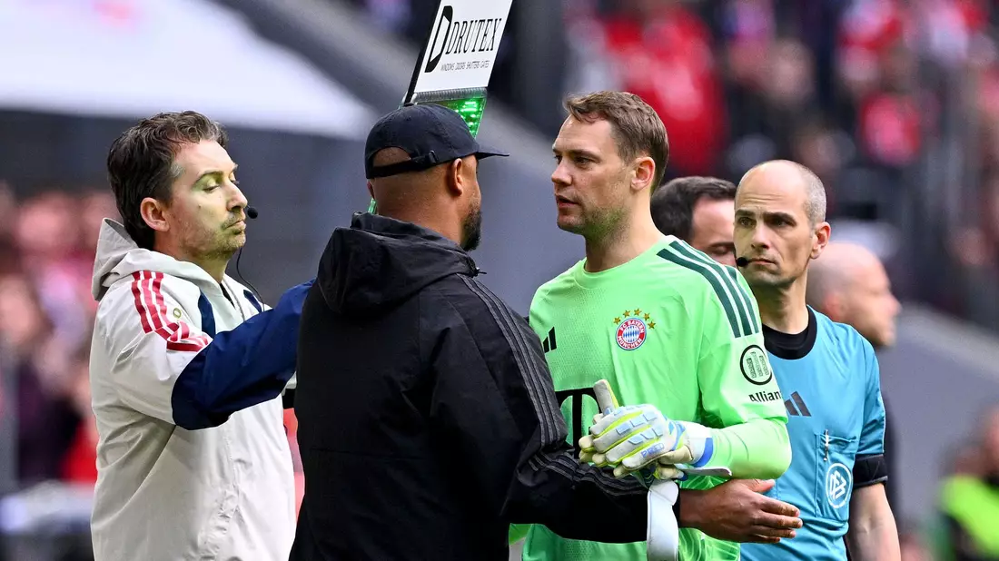 Manuel Neuer (grünes Trikot) wird im letzten Bundesliga-Spiel dieser Saison ausgewechselt.  - Bild: Tom Weller/dpa