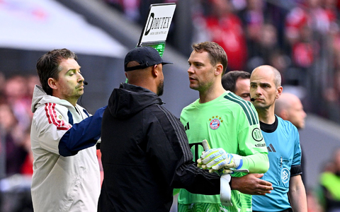 Manuel Neuer (grünes Trikot) wird im letzten Bundesliga-Spiel dieser Saison ausgewechselt.  - Foto: Tom Weller/dpa