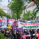 Aus Kreisen der Einsatzkräfte war von etwa 2.600 Teilnehmern die Rede. - Foto: Max Slovencik/APA/dpa