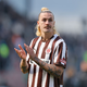 Will trotz Abstiegs bleiben: St. Pauli-Kapitän Jackson Irvine. - Foto: Philipp Szyza/dpa