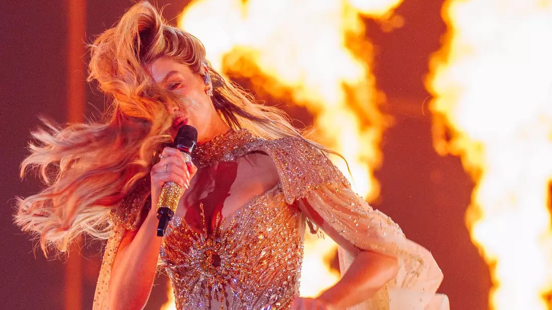 Delta Goodrem aus Australien mit dem Titel «Eclipse» gehört zu den Favoriten (Archivbild von der Probe). - Bild: Jens Büttner/dpa
