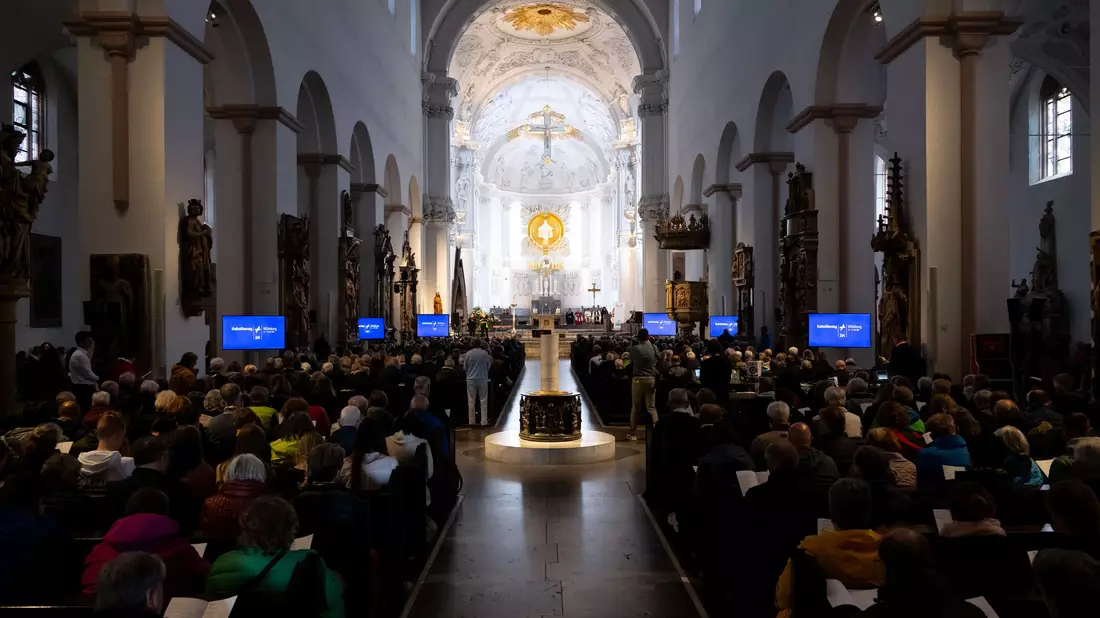 Im Würzburger Dom fanden zahlreiche Gottesdienste und Konzerte statt. - Bild: Sven Hoppe/dpa