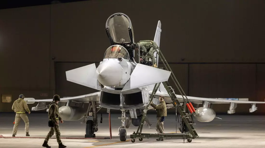 Britische Kampfjets vom Typ Typhoon beteiligen sich in den Golfstaaten an der Luftabwehr. (Archivbild) - Bild: Sgt Lee Goddard/Mod Crown Copyri/PA Media/dpa